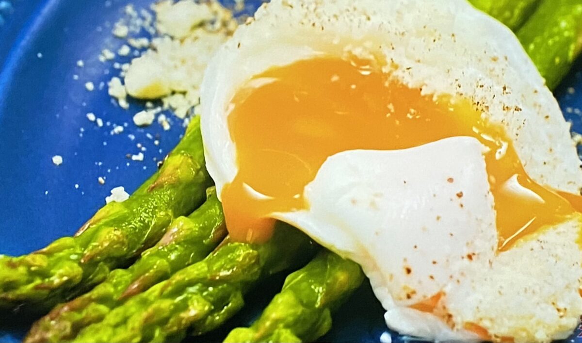 家事ヤロウ アスパラのビスマルク風 半熟卵のせ の作り方 朝食レシピベスト 3月23日