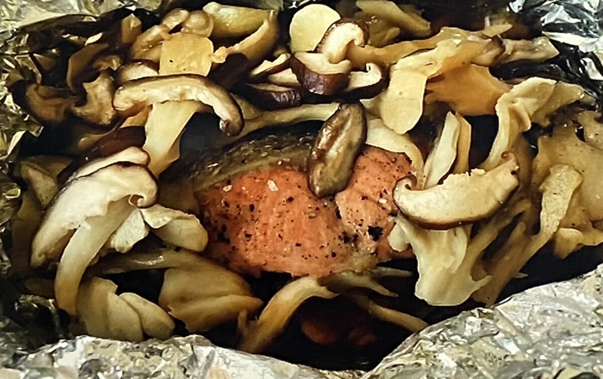 鮭とキノコのホイル蒸し サタプラ