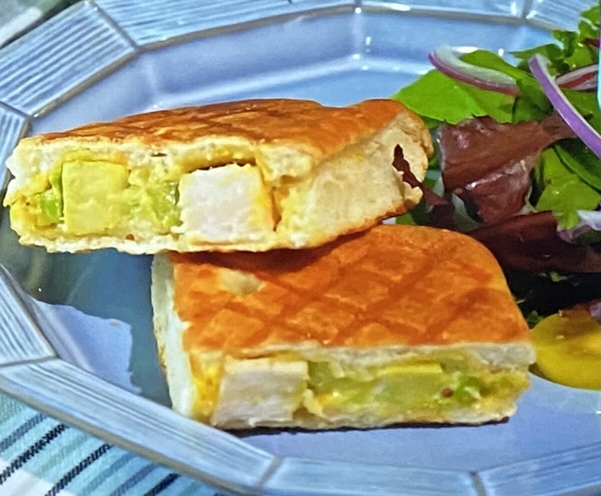 サタプラ アボカドサラダチキンフォカッチャのホットサンドレシピ