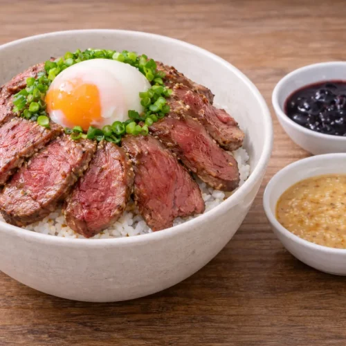 ウワサのお客さま】ローストビーフ丼ブルーベリーソース＆胡麻ソース