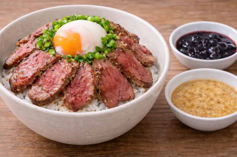 【ウワサのお客さま】ローストビーフ丼2種ソース（ブルーベリーソース＆胡麻ソース）の作り方 コストコアレンジレシピ 寮母村野明子さん（2022年6月24日）