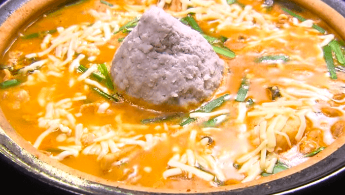 海老芋の辛味噌鍋
