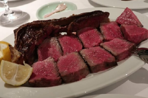 東京銀座 銀座ブルーリリーの骨付き熟成肉ステーキ