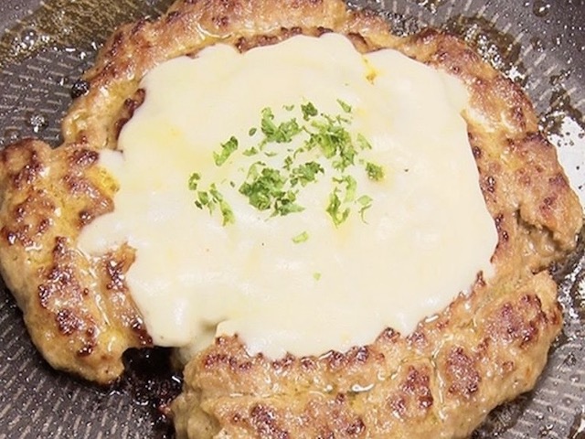 【家事ヤロウ】とろーりチーズのズボラハンバーグのレシピ スリーコインズ（3COINS）