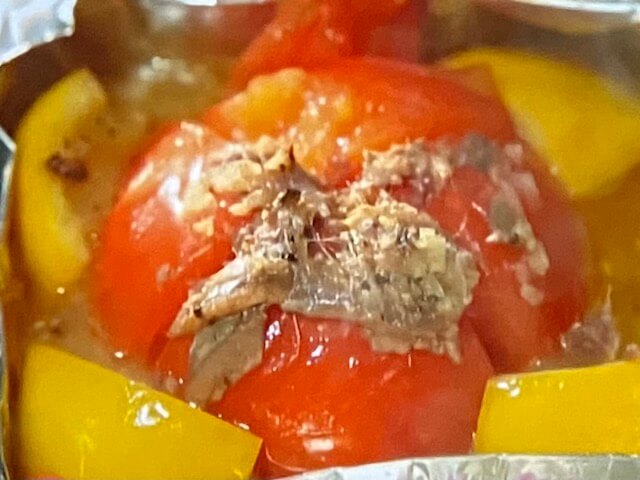 トマトの丸ごとホイル焼き
