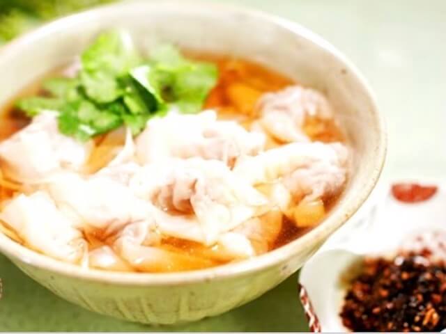焦がしネギ生姜油のワンタン麺