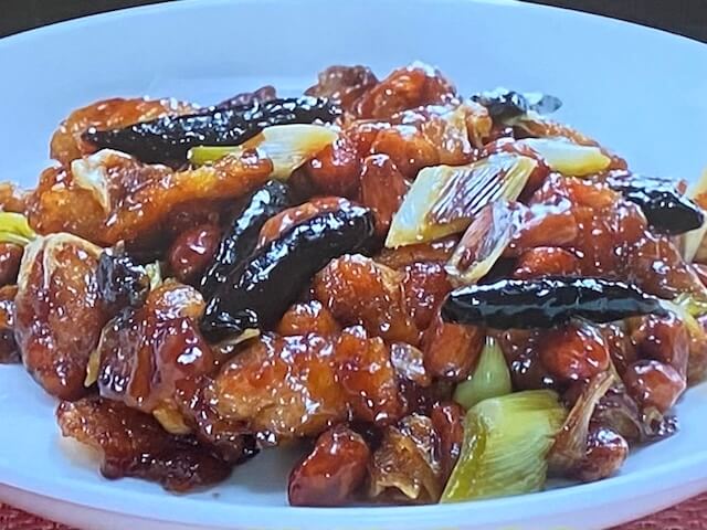 鶏肉と落花生の唐辛子炒め