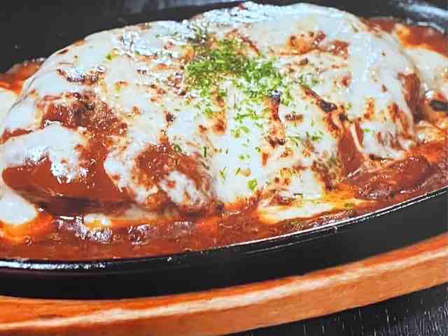 ニューグローリー（飯田橋）煮込みチーズハンバーグ